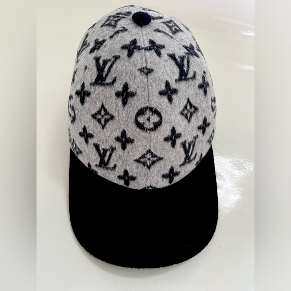 AUTHENTIC Louis Vuitton Flanel LV Hat New**** - Picture 1 of 5